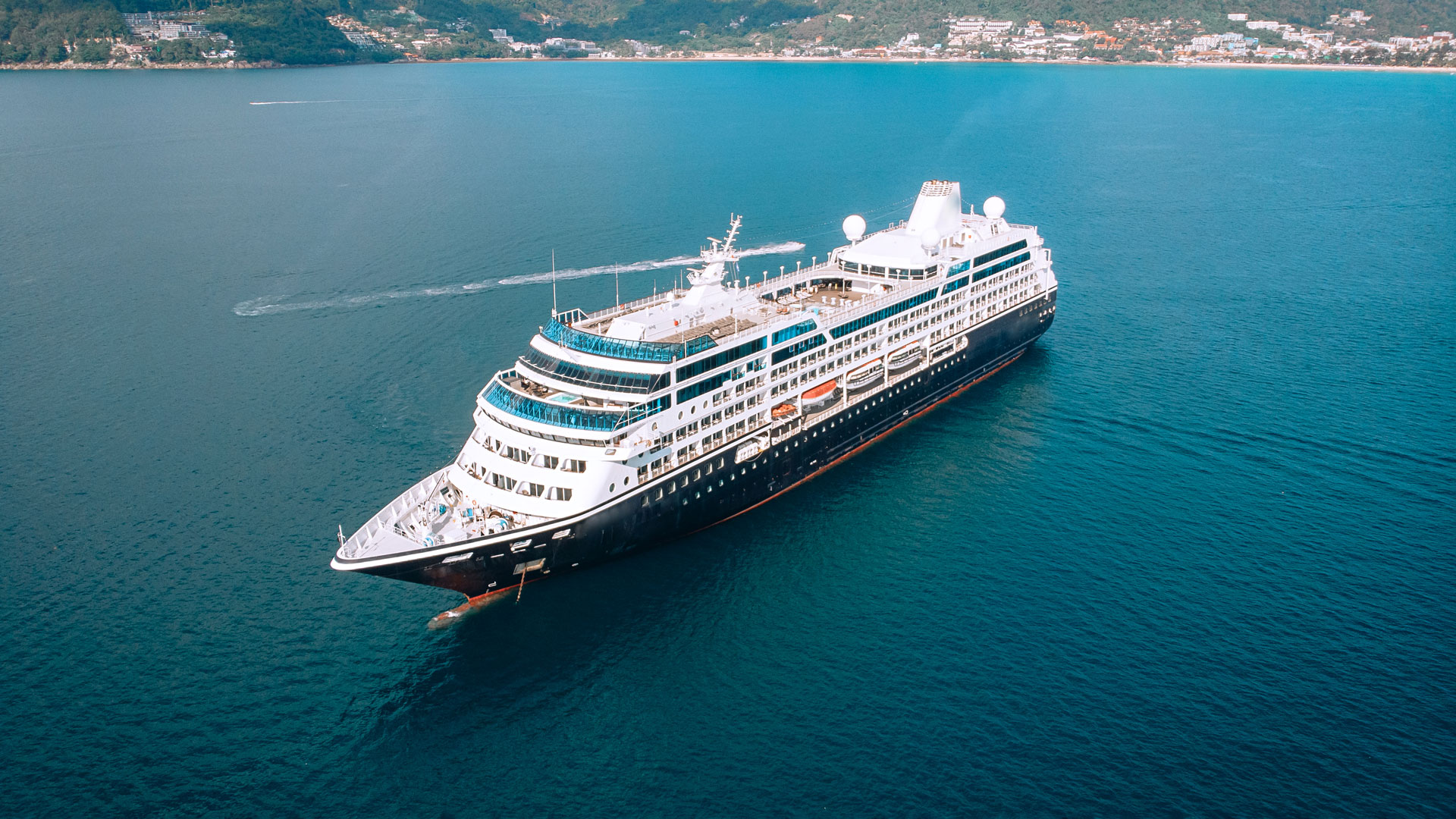 How Fast Does a Cruise Ship Go?